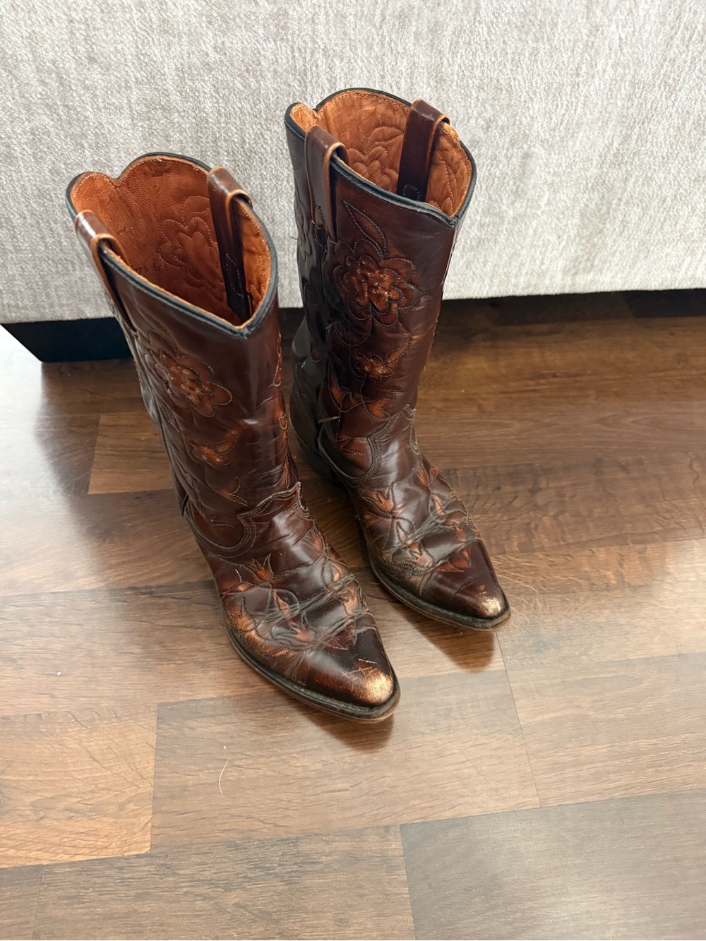 Vintage Sears Women’s Leather Floral Stitch cowboy boots size 7.5